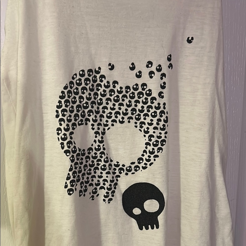 🩵3/$20🩵 Skull Print White Tank Top - Picture 2 of 4
